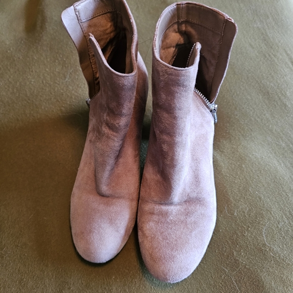 Jessica Simpson Faux Suede Nude/Cream Ankle Boots - Picture 2 of 8